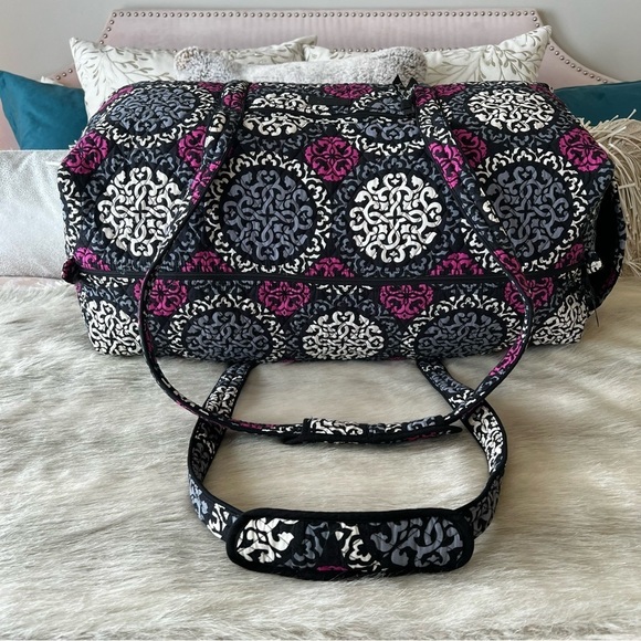 VERA BRADLEY Canterberry Magenta XL Duffle Bag Black Hot Pink 2013 Travel - Picture 10 of 14